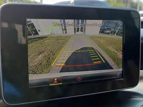 Used 2018 Mercedes-Benz GLC 300 4MATIC image 26