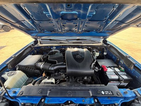 Used 2017 Toyota Tacoma Limited image 30