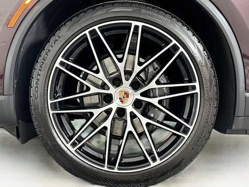 Used 2025 Porsche Macan Electric image 33