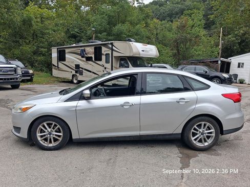 Used 2016 Ford Focus SE FWD image 2