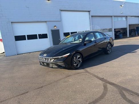 Used 2025 Hyundai Elantra SEL FWD image 18