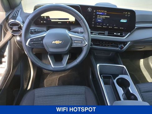 New 2025 Chevrolet Equinox LT w/ Safety and Technology Package FWD image 18