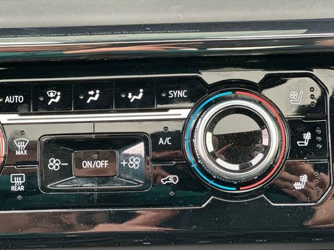 Used 2024 GMC Sierra 1500 AT4X image 29