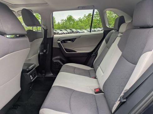 Used 2021 Toyota RAV4 XLE w/ Convenience Package AWD/4WD image 17