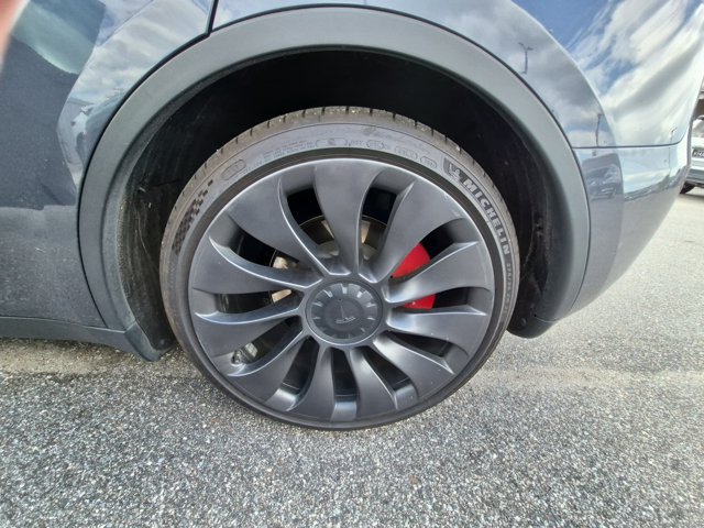 Used 2023 Tesla Model Y Performance AWD/4WD image 11