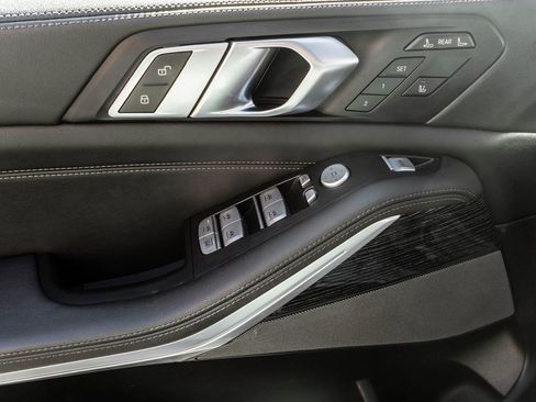 Used 2024 BMW X7 xDrive40i w/ M Sport Package image 15