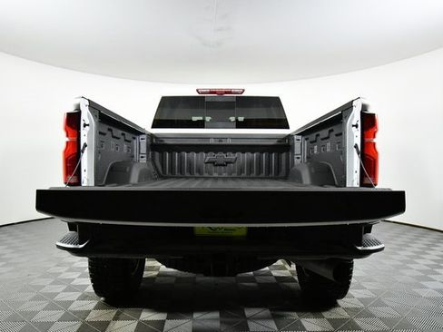 Used 2025 Chevrolet Silverado 2500 ZR2 w/ Technology Package image 27
