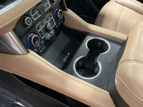 Used 2021 Chevrolet Suburban Premier w/ Premium Package image 16