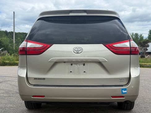 Used 2015 Toyota Sienna XLE AWD/4WD image 4