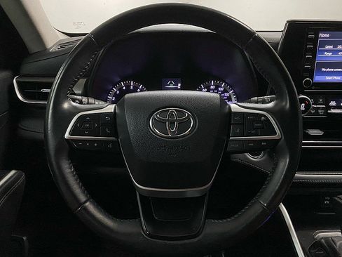 Used 2022 Toyota Highlander LE image 17