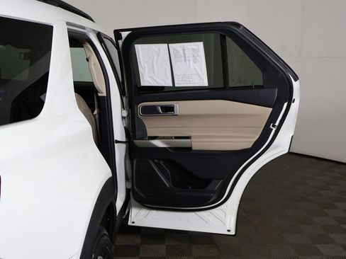 Used 2022 Ford Explorer XLT image 22