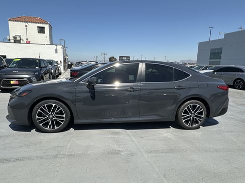 Used 2025 Toyota Camry XLE FWD image 3