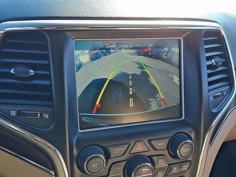 Used 2017 Jeep Grand Cherokee Limited image 19