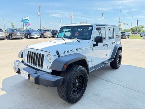Used 2018 Jeep Wrangler Unlimited Rubicon w/ Connectivity Group image 29