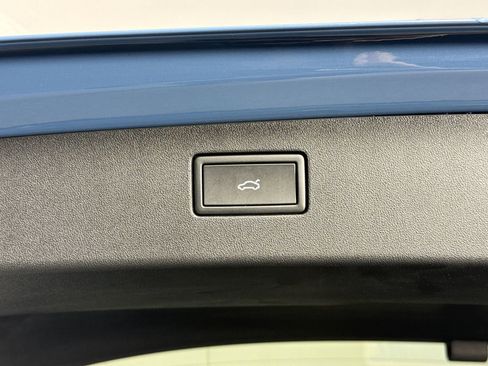 Used 2025 Volkswagen Tiguan SE image 34