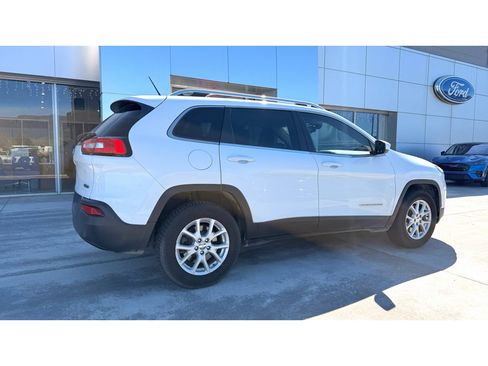 Used 2015 Jeep Cherokee Latitude AWD/4WD image 7