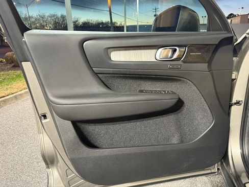 Used 2021 Volvo XC40 T5 Inscription w/ Advanced Package image 17