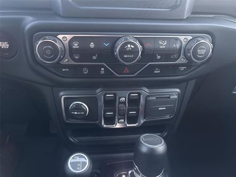 Used 2023 Jeep Gladiator Sport image 4