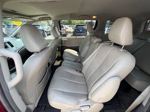 Used 2014 Toyota Sienna XLE FWD image 19