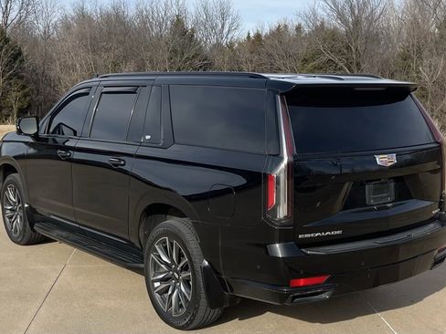 Used 2024 Cadillac Escalade ESV Sport image 2
