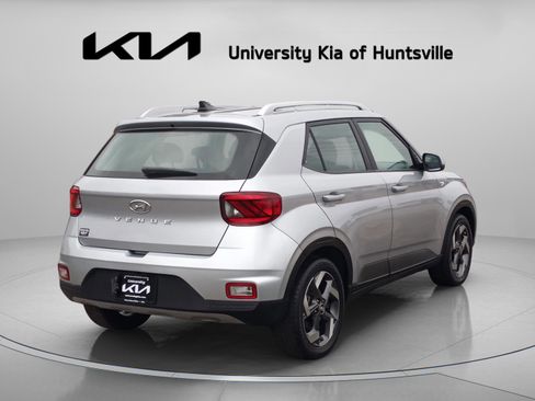Used 2022 Hyundai Venue SEL w/ Cargo Package image 8