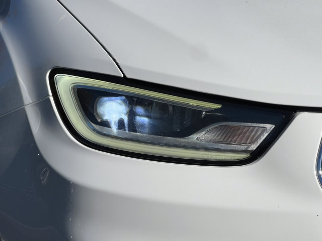Used 2024 Chrysler Pacifica Touring-L FWD image 43