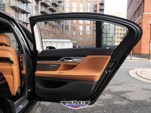 Used 2019 BMW 750i xDrive xDrive M SPORT LINE w/ Executive Package image 43