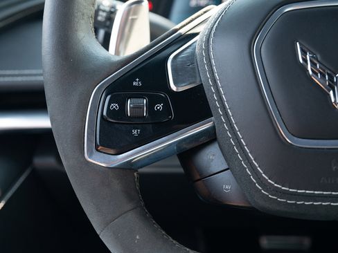 Used 2021 Chevrolet Corvette Stingray Premium Cpe w/ Z51 Performance Package image 31