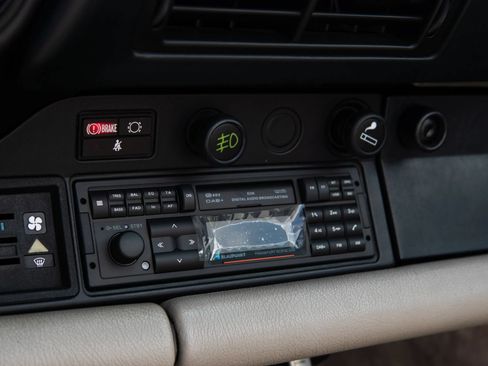 Used 1989 Porsche 911 Carrera RWD image 18