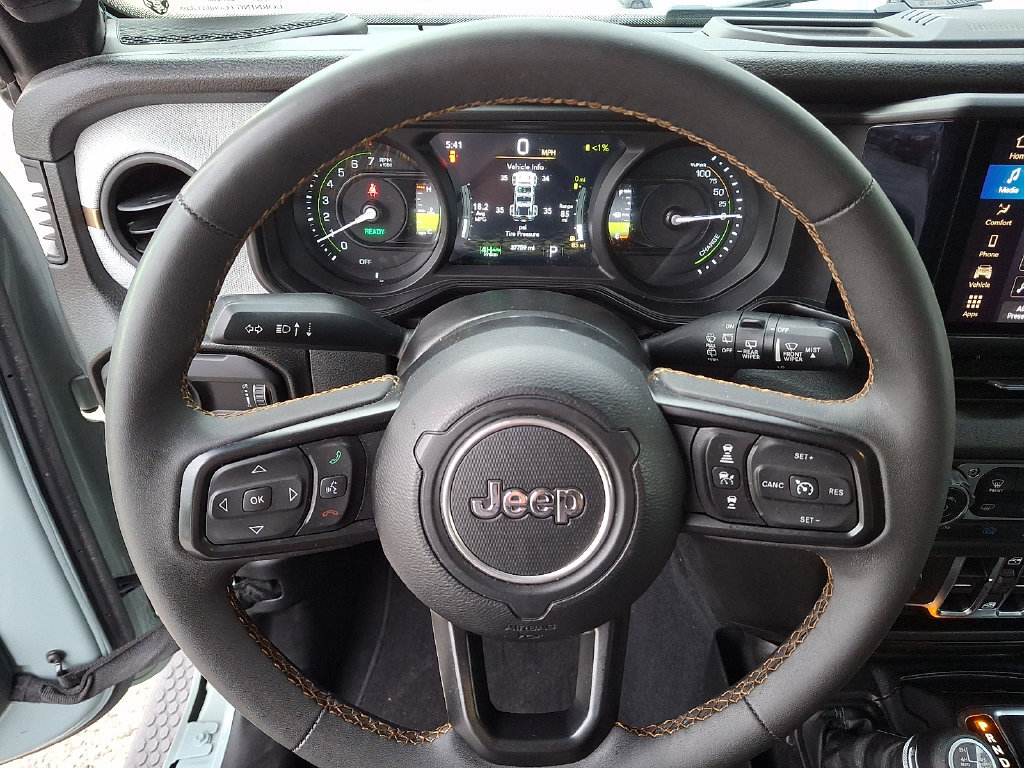 Used 2024 Jeep Wrangler Unlimited w/ Convenience Group AWD/4WD image 19