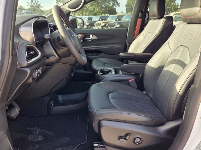 New 2027 Chrysler Pacifica Select FWD image 11