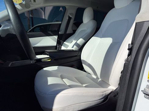 Used 2021 Tesla Model Y Long Range AWD/4WD image 8