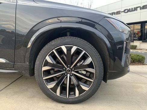 Used 2025 Volvo XC90 B5 Plus image 13