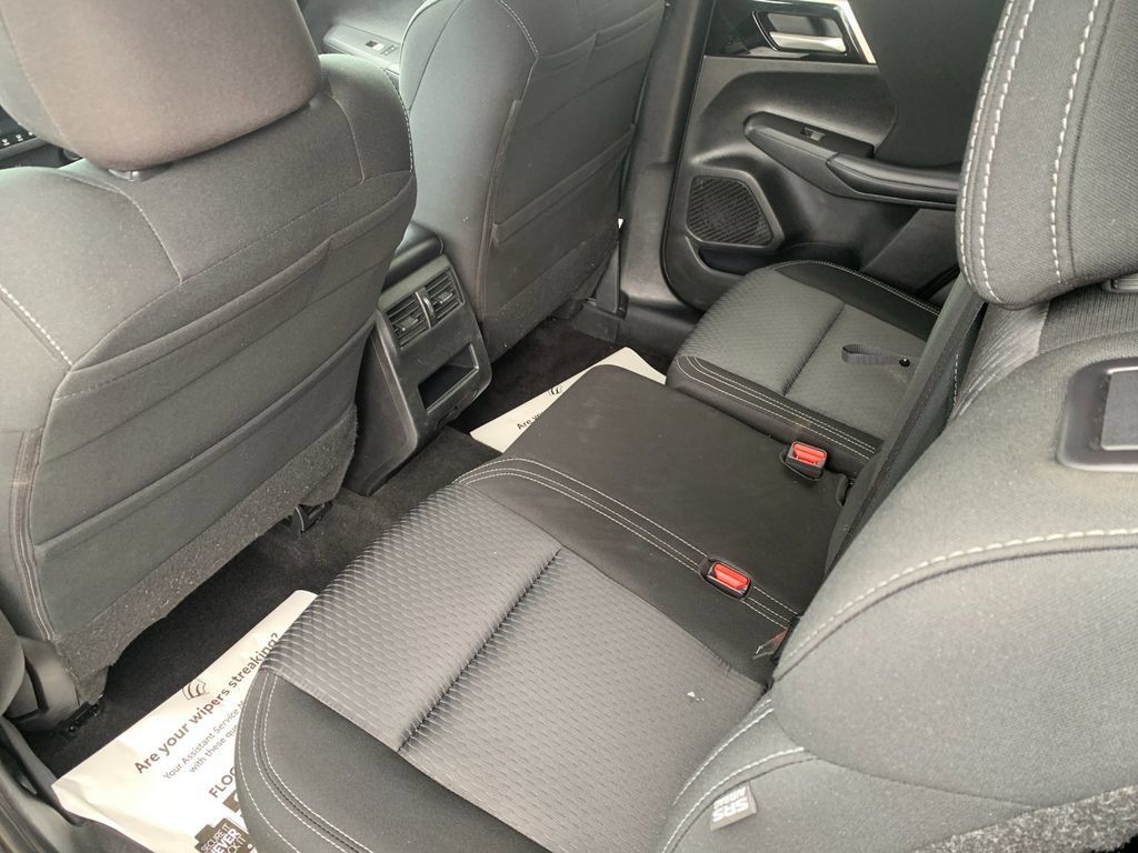 Used 2024 Mitsubishi Outlander ES AWD/4WD image 14