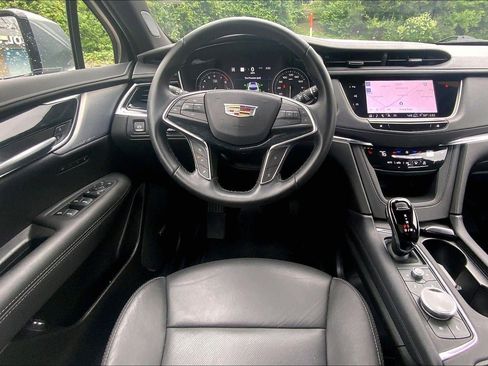 Certified 2025 Cadillac XT5 Premium Luxury w/ Technology Package AWD/4WD image 5