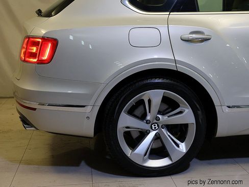 Used 2019 Bentley Bentayga AWD/4WD image 13