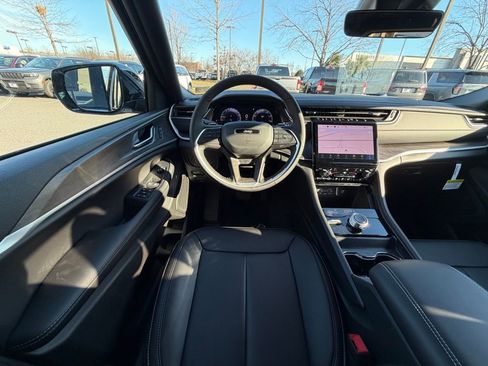 New 2025 Jeep Grand Cherokee Limited image 13