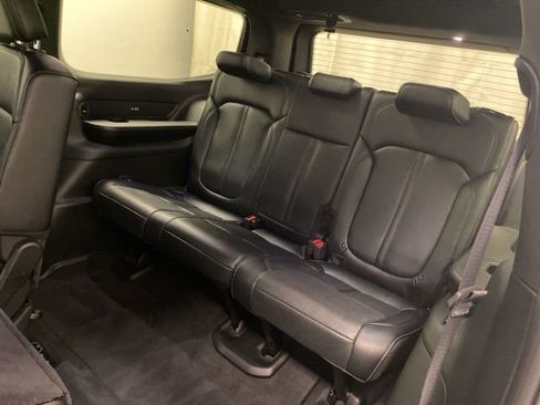 Used 2023 Jeep Wagoneer Series II AWD/4WD image 23