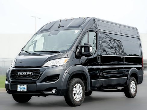 Used 2023 RAM ProMaster 2500 w/ Driver Convenience Group FWD image 3