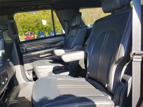 Used 2024 Ford Expedition Platinum image 22