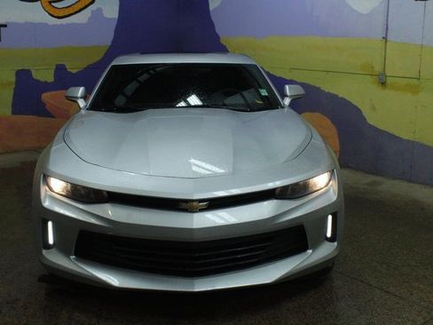 Used 2018 Chevrolet Camaro LT image 3