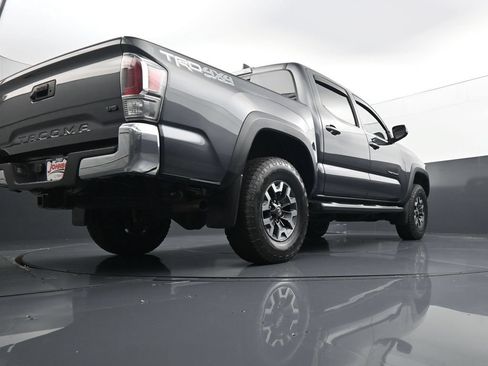 Used 2020 Toyota Tacoma TRD Off-Road AWD/4WD image 32