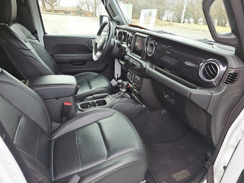 Used 2023 Jeep Wrangler Unlimited Sahara image 11