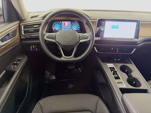 Used 2024 Volkswagen Atlas SE image 22