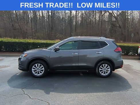 Used 2017 Nissan Rogue SV w/ Sun & Sound Touring Package image 2