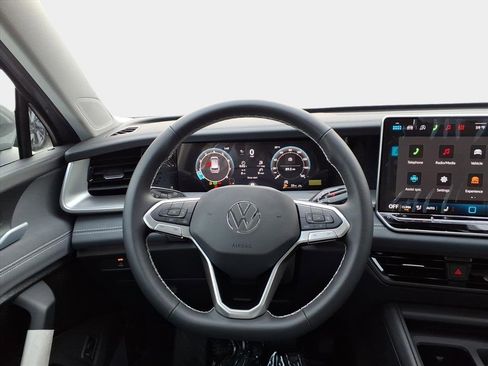 New 2026 Volkswagen Tiguan SE image 13