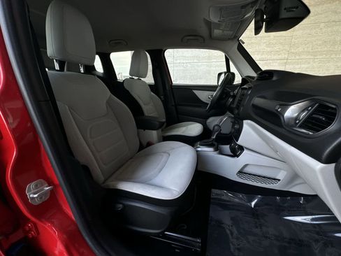 Certified 2022 Jeep Renegade Latitude w/ Convenience Group image 22