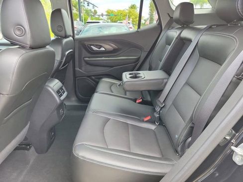 Used 2022 GMC Terrain SLT w/ Elevation Edition image 8
