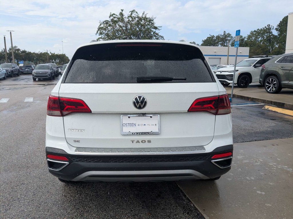 Used 2023 Volkswagen Taos SE w/ Black Wheel Package FWD image 5