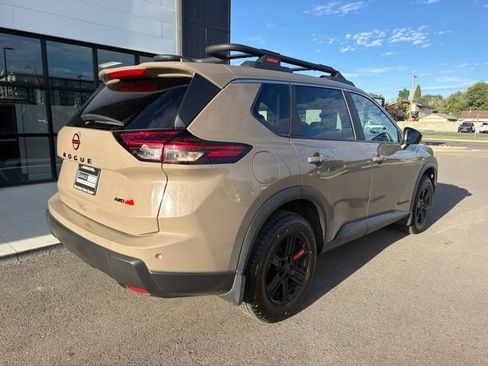 Used 2025 Nissan Rogue SV AWD/4WD image 10